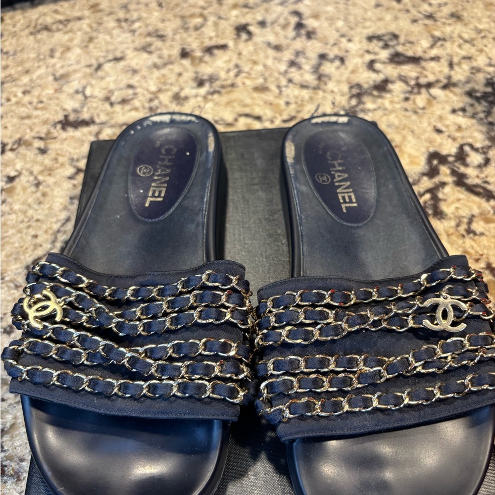 Chanel slides